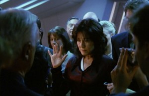 battlestar-galactica-miniseries-roslin-swearing-in-as-president 2