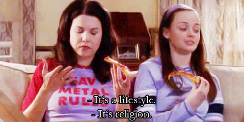 lorelai-rory-gilmore-girls-pizza.gif